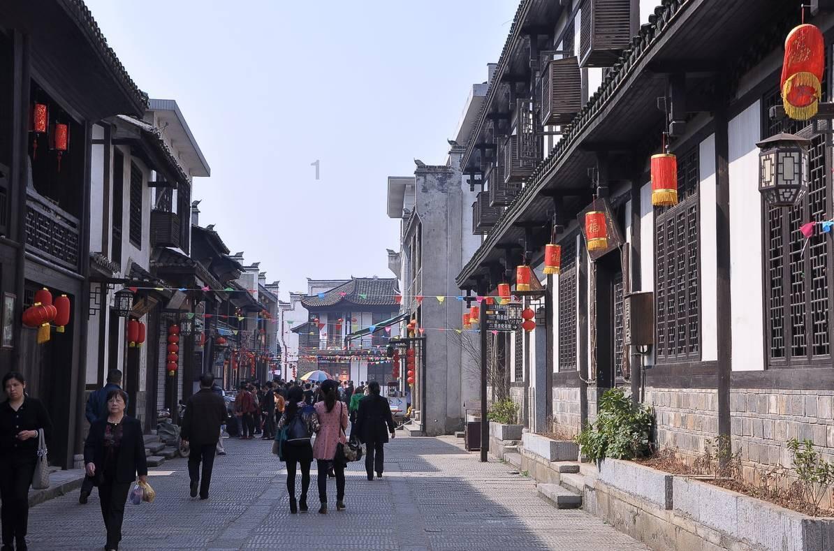 当别人问你对他情深有几许高情商的人怎么幽默回复？